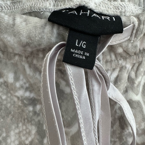 22. NWT TAHARI ANIMAL SOFT LOUNGE SET TOP IS SIZE MEDIUM AND BOTTOMS ARE LARGE - Picture 6 of 9